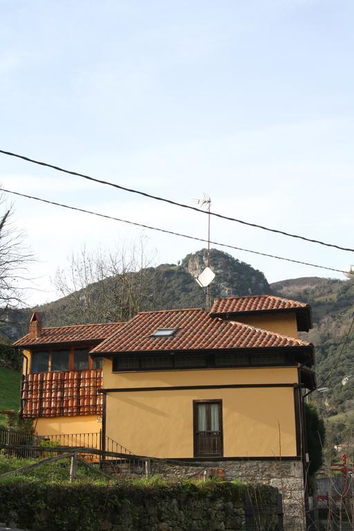 Ca María Fayas Hostal Proaza Exterior foto